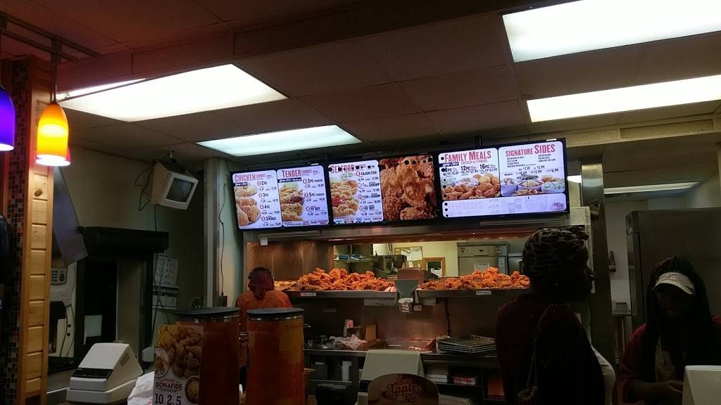 Popeyes Louisiana Kitchen | restaurant | 6140 Broadway Ave, Cleveland, OH 44127, USA | 2166580770 OR +1 216-658-0770