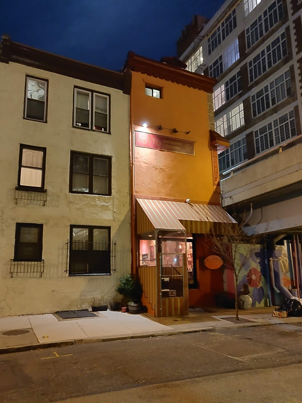 Sotto | restaurant | 151 S 24th St, Philadelphia, PA 19103, USA | 2154969222 OR +1 215-496-9222