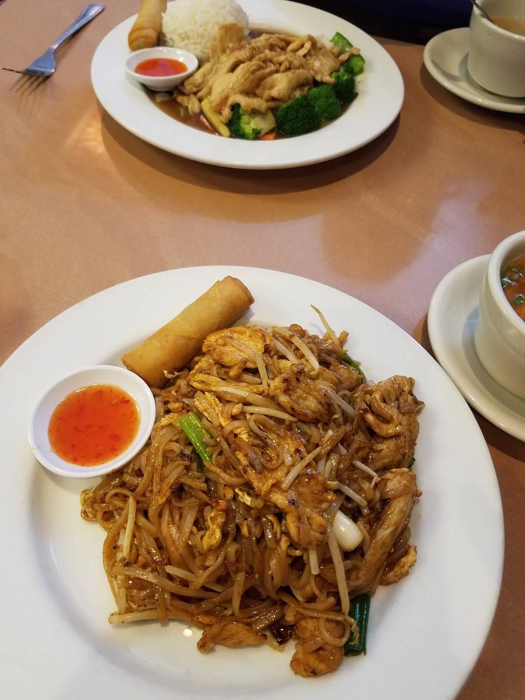 Bangkok 54 Thai Cuisine | restaurant | 2515 Nacogdoches Rd, San Antonio, TX 78217, USA | 2108225454 OR +1 210-822-5454