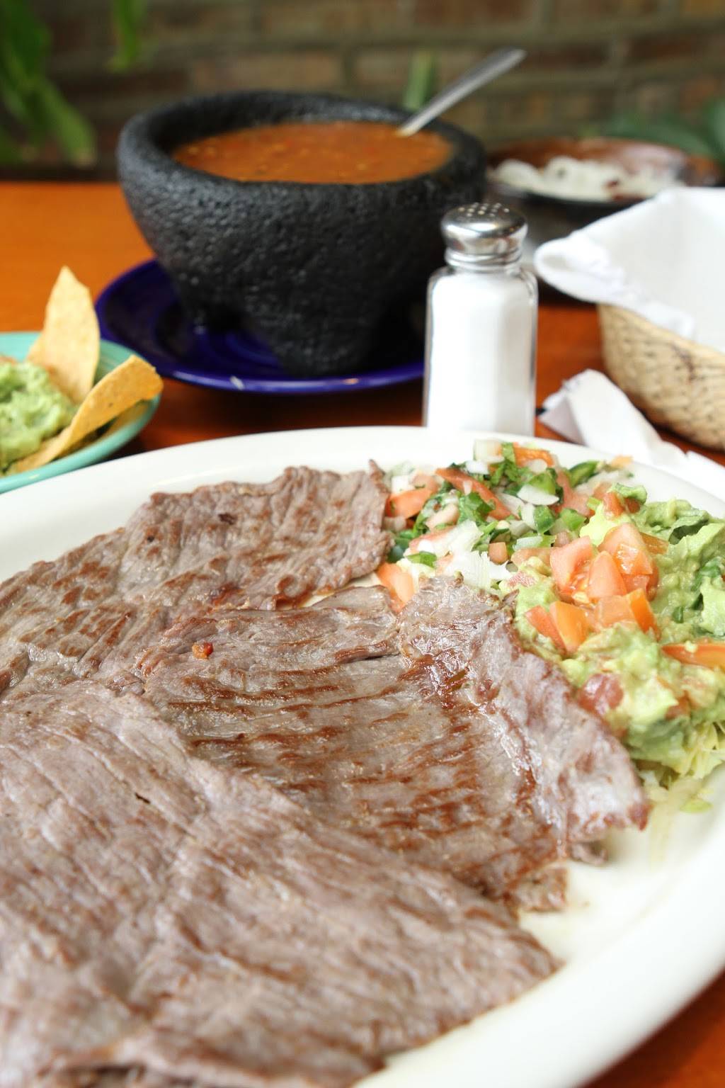 La Casa De Samuel | restaurant | 120 N Genesee St, Waukegan, IL 60085, USA | 8476728730 OR +1 847-672-8730