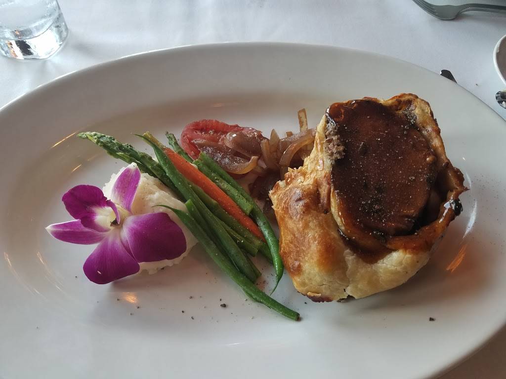 Sir Winstons | restaurant | 1126 Queens Hwy, Long Beach, CA 90802, USA | 5624991657 OR +1 562-499-1657