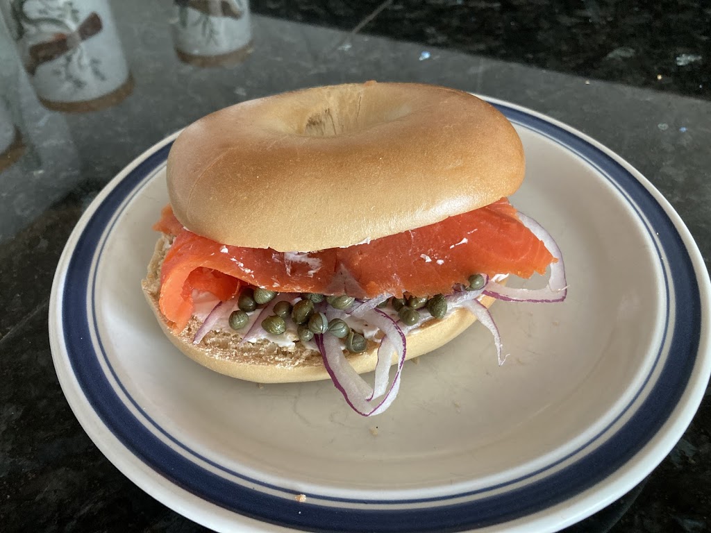 Benders NY Bagels | restaurant | 10 S King St, Leesburg, VA 20175, USA | 5712919446 OR +1 571-291-9446