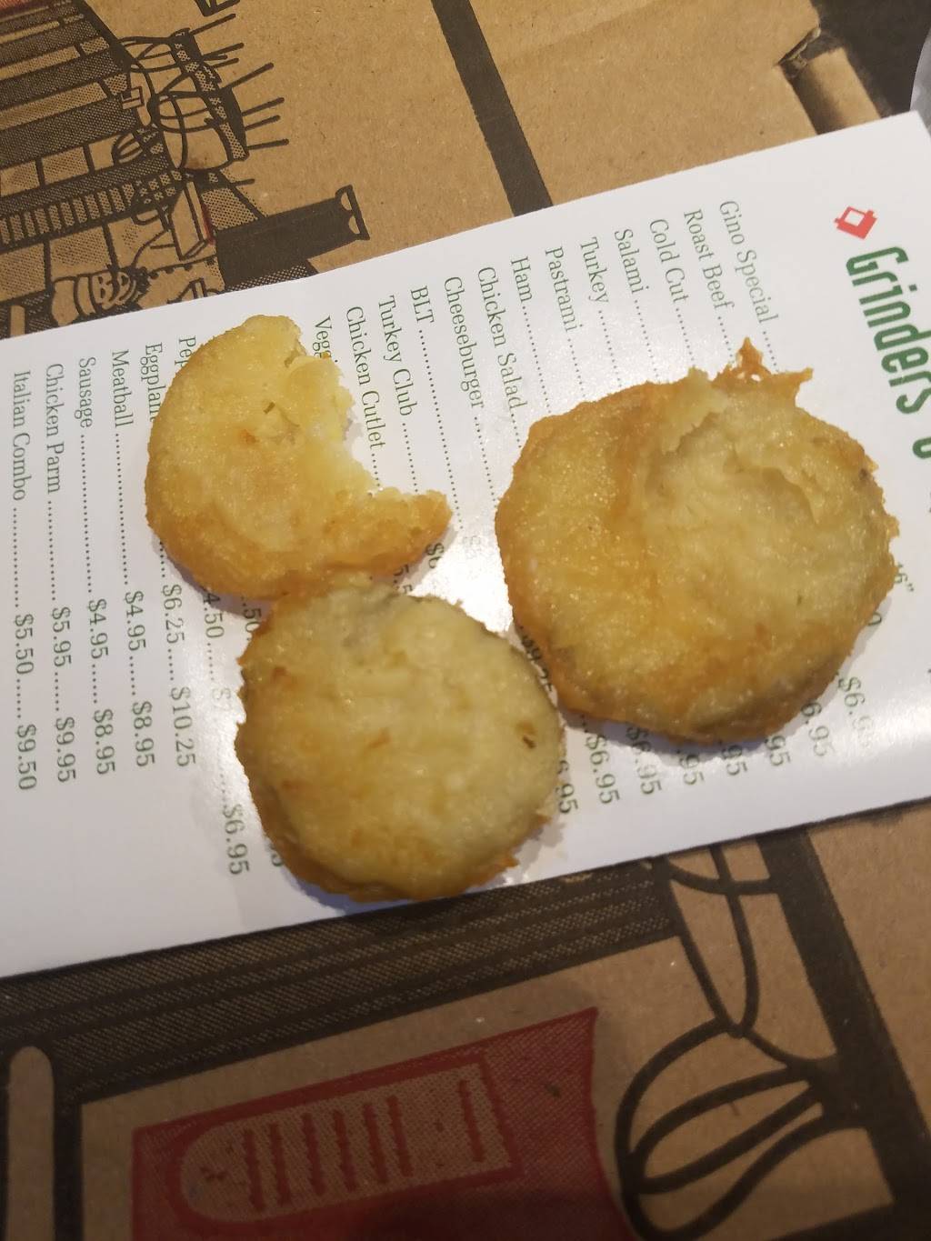 Gino Pizzeria & Hut | restaurant | 22 E Main St B, Huntington, MA 01050, USA | 4136673190 OR +1 413-667-3190