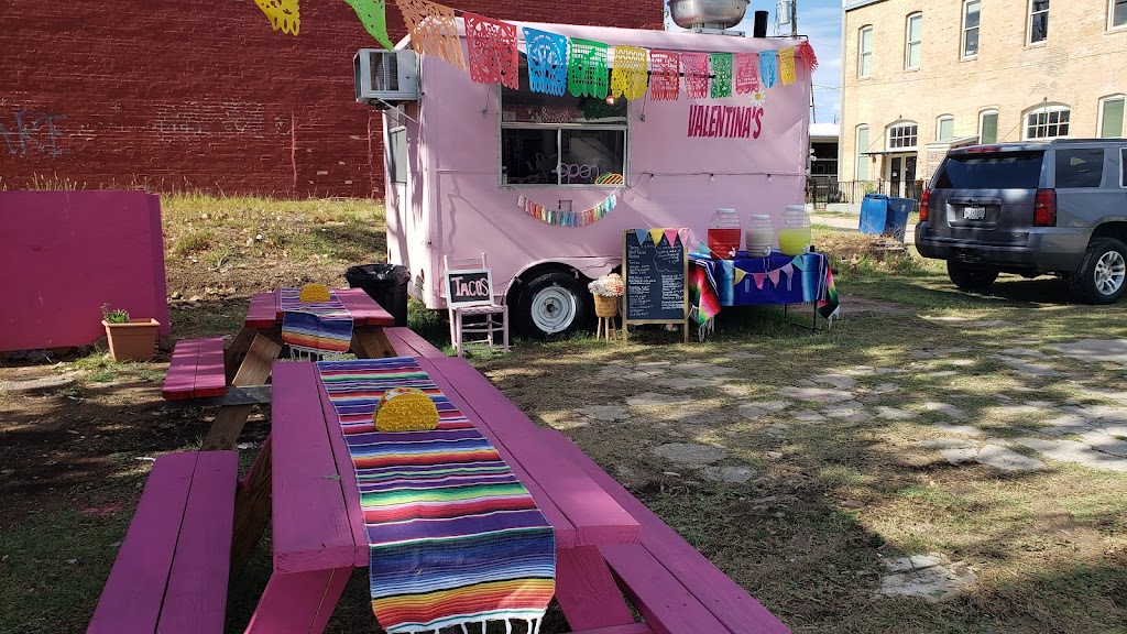 Valentinas | restaurant | 115 S Ave C, Elgin, TX 78621, USA | 5126634965 OR +1 512-663-4965