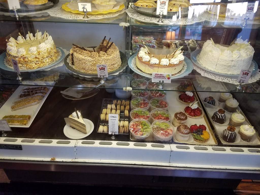 The Living Room | restaurant | 5900 El Cajon Blvd, San Diego, CA 92115, USA | 6192868434 OR +1 619-286-8434