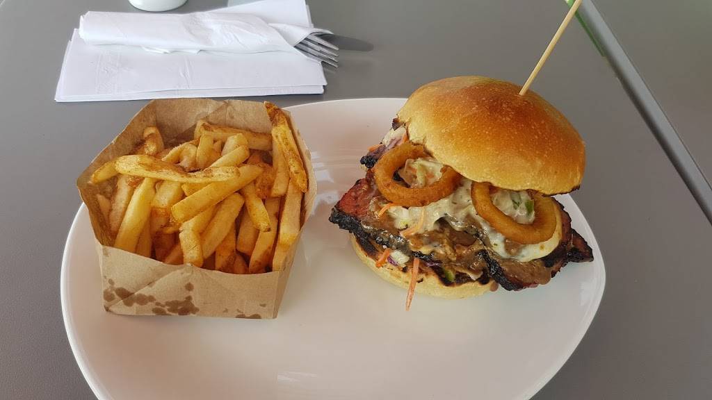 BrownStones Sports Lounge and Restaurant | restaurant | 1000 Finch Dr, Sarnia, ON N7S 6G5, Canada | 5194912191 OR +1 519-491-2191