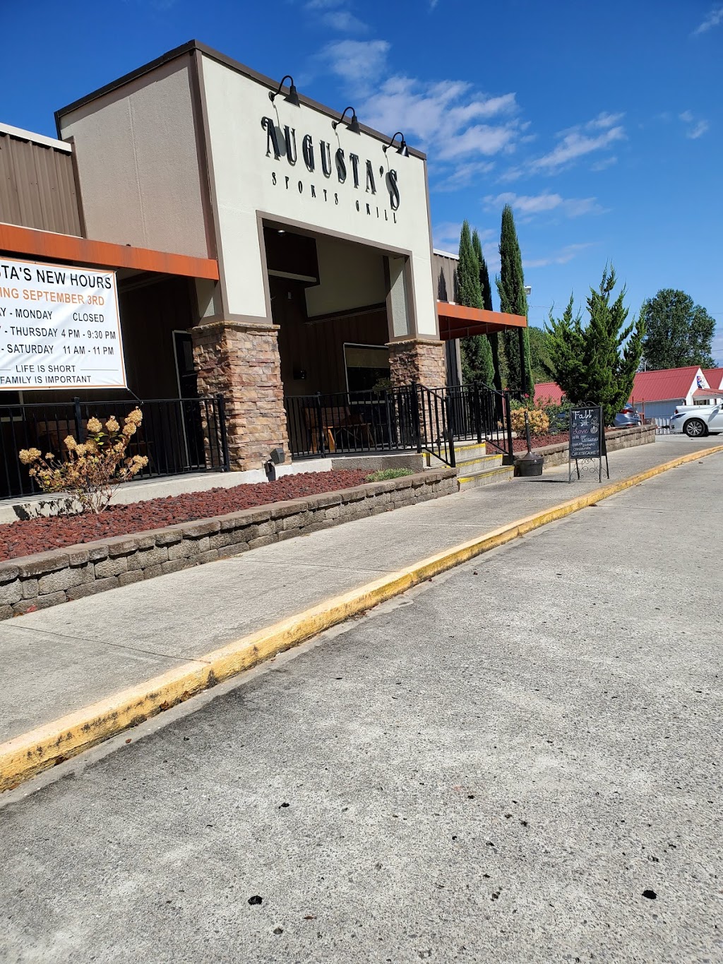 Augustas Sports Grill | restaurant | 609 Graham St SW, Cullman, AL 35055, USA | 2567759445 OR +1 256-775-9445