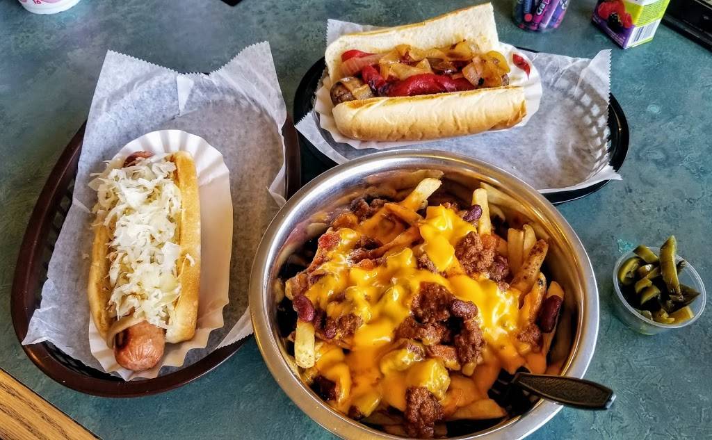 Tonys Dog House | restaurant | 528 Lake Ave, Ashtabula, OH 44004, USA | 4409640202 OR +1 440-964-0202