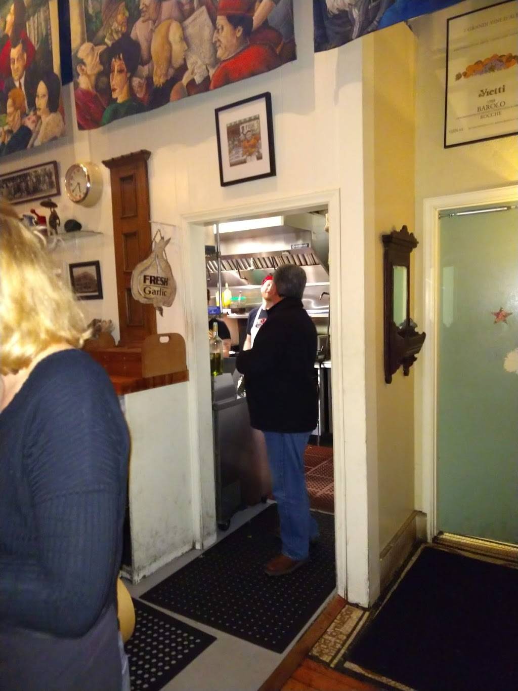 Ginos | restaurant | 8051 SE 13th Ave, Portland, OR 97202, USA | 5032334613 OR +1 503-233-4613