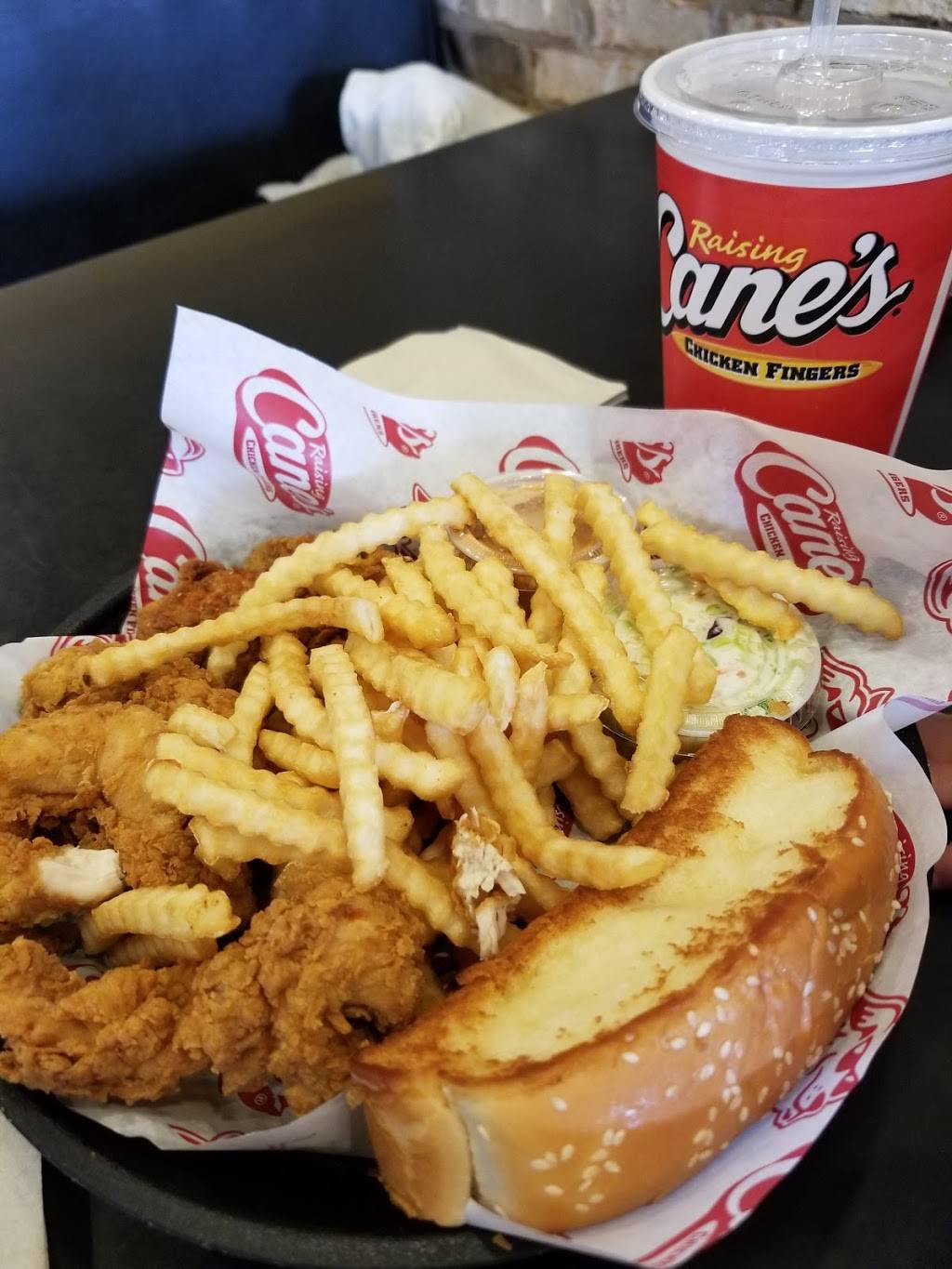 Raising Canes Chicken Fingers | meal takeaway | 7221 Tylersville Rd, West Chester Township, OH 45069, USA | 5132856877 OR +1 513-285-6877