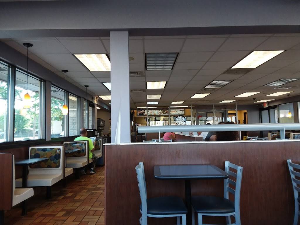 Burger King | restaurant | 1841 S 14th St, Milwaukee, WI 53204, USA | 4143844541 OR +1 414-384-4541