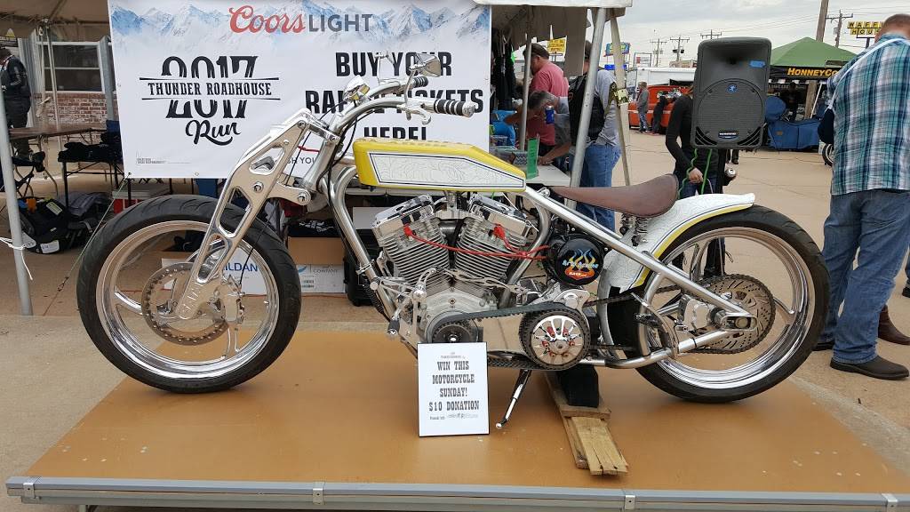 Thunder Roadhouse Cafe | restaurant | 900 W Memorial Rd, Oklahoma City, OK 73114, USA | 4057526073 OR +1 405-752-6073