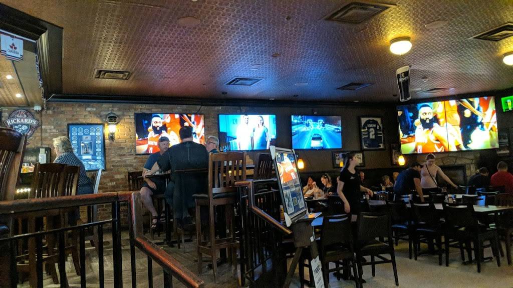 Frosty Johns Pub and Restaurant | restaurant | 100 Mearns Ave, Bowmanville, ON L1C 5M3, Canada | 9056236700 OR +1 905-623-6700