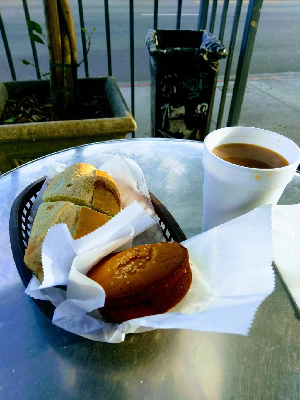 Panaderia Cuscatleca | bakery | 1566 Pico Blvd, Los Angeles, CA 90015, USA | 2133886615 OR +1 213-388-6615