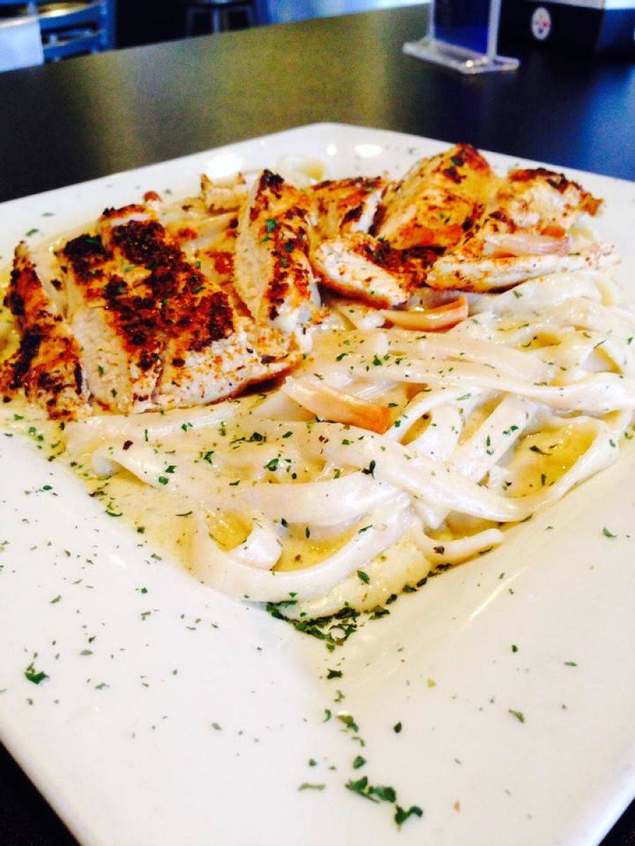 Shootis Bar and Grille | restaurant | 100 Boyce Park Dr, Pittsburgh, PA 15239, USA | 4127939865 OR +1 412-793-9865