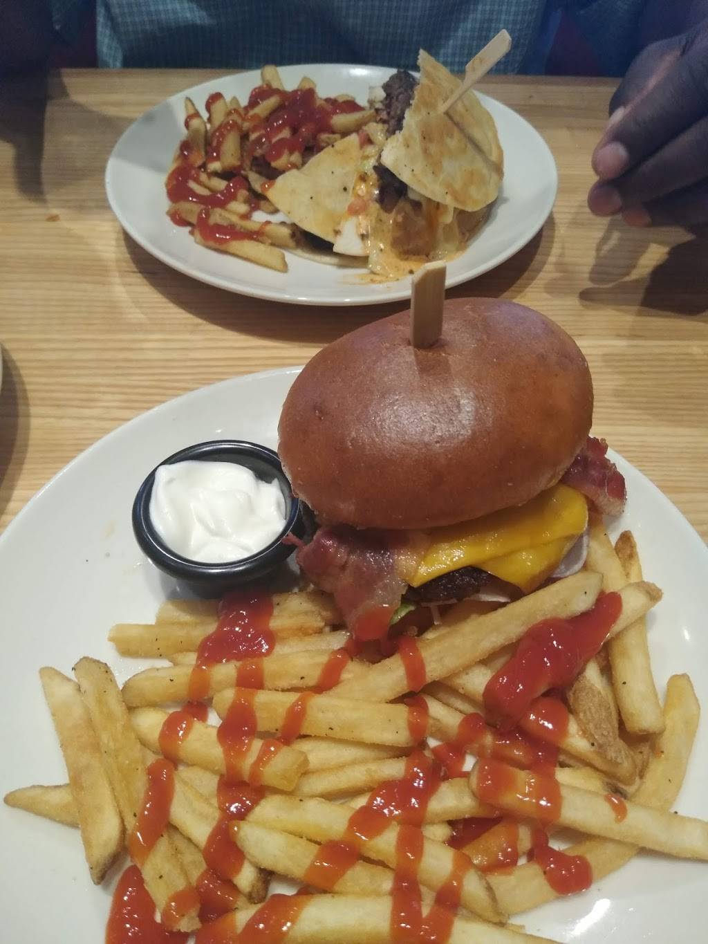 Applebees Grill + Bar | restaurant | 181 Norfleet Dr, Senatobia, MS 38668, USA | 6626124304 OR +1 662-612-4304