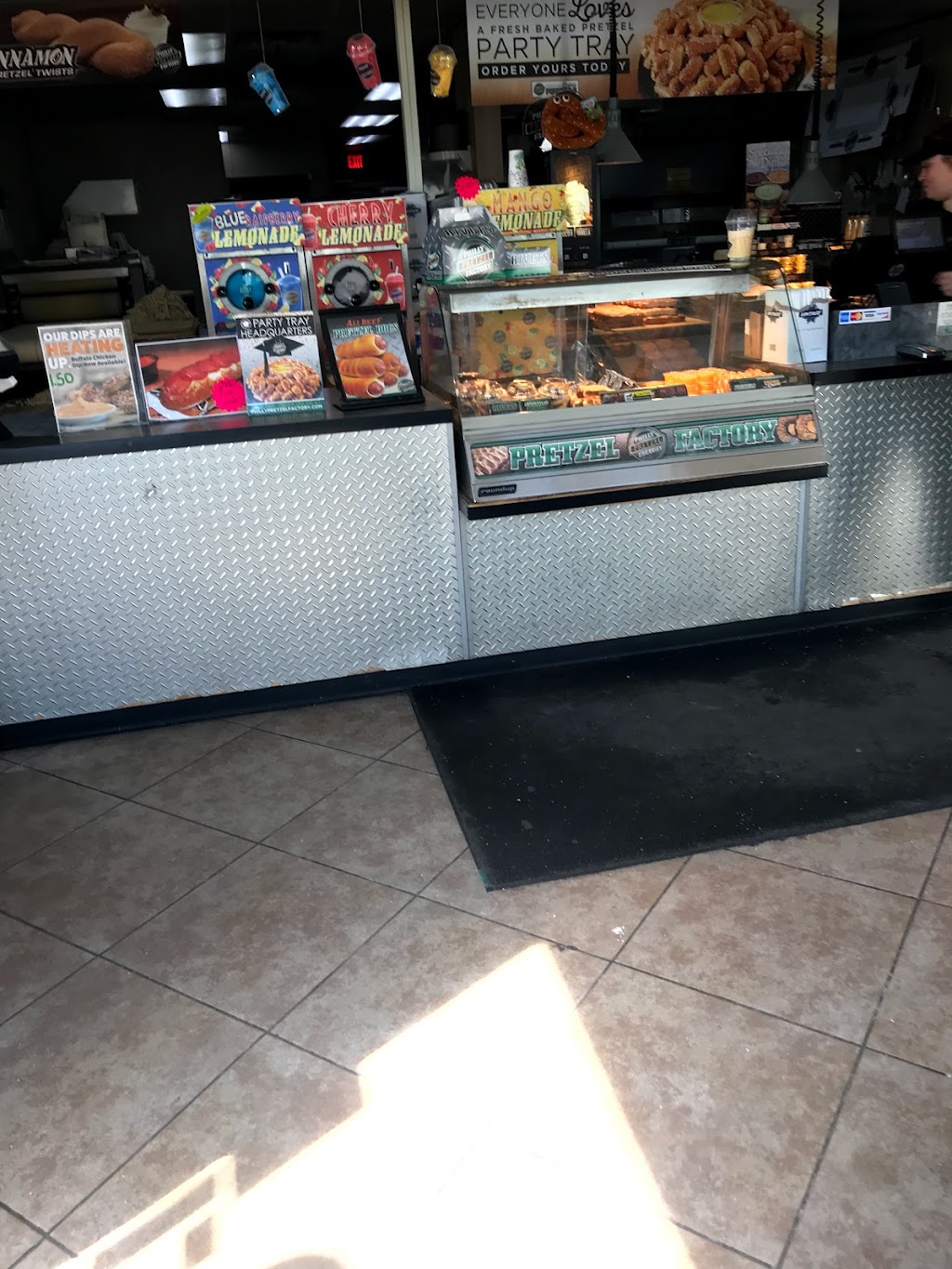 Philly Pretzel Factory | bakery | 5600 N Broad St, Philadelphia, PA 19141, USA | 2679002615 OR +1 267-900-2615