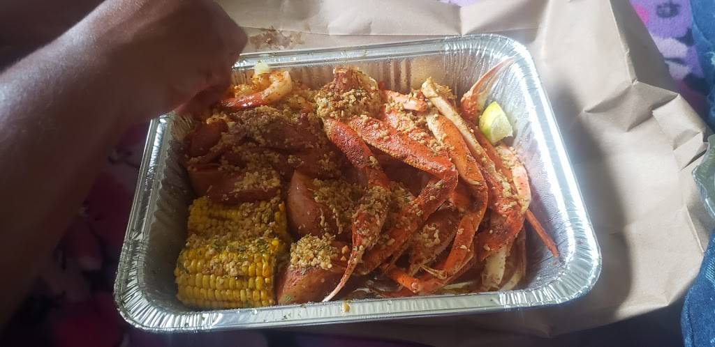 Trap House krab and seafood | restaurant | 2150 Fowler St, Fort Myers, FL 33901, USA | 2392035364 OR +1 239-203-5364