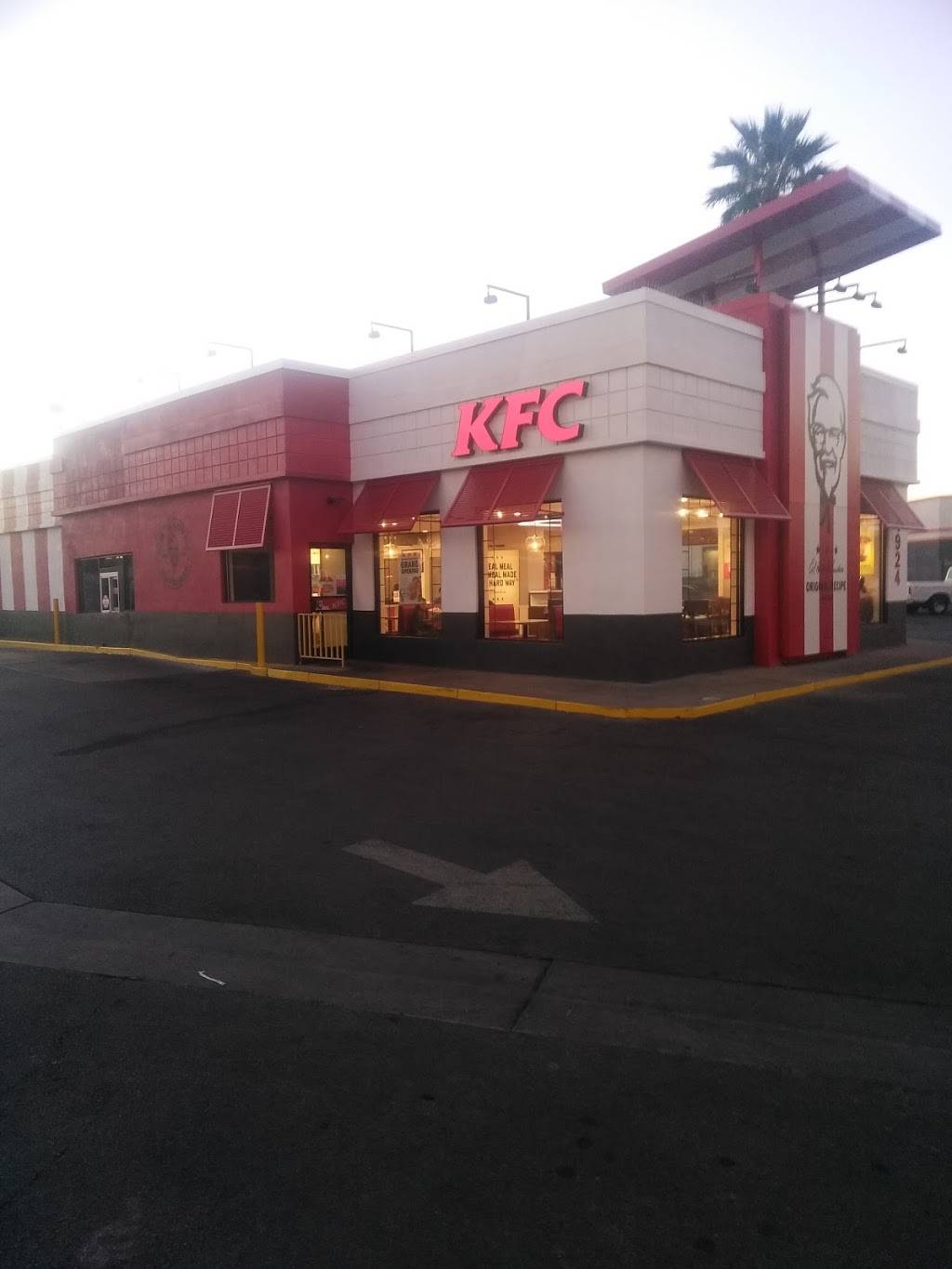 KFC | restaurant | 4924 Boulder Hwy, Las Vegas, NV 89121, USA | 7022932344 OR +1 702-293-2344