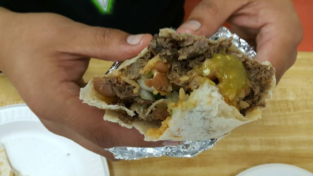 Tacos El Oso | restaurant | 14018 Van Nuys Blvd, Arleta, CA 91331, USA | 8188990627 OR +1 818-899-0627