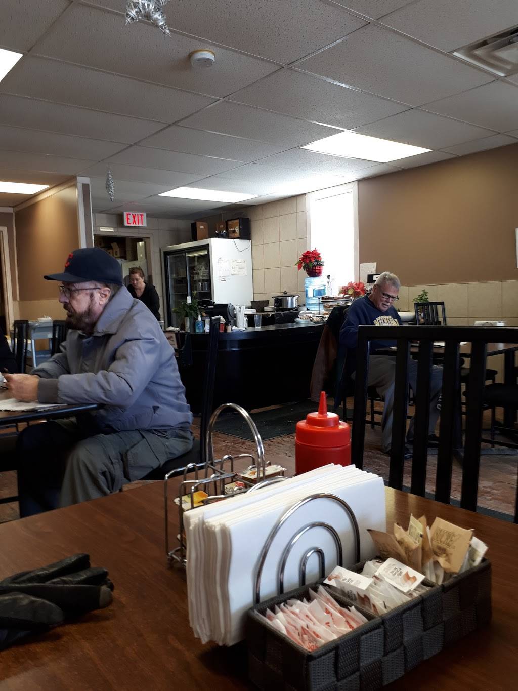 Bobbis Diner | restaurant | 641 Broadway St, Wyoming, ON N0N 1T0, Canada | 5198451739 OR +1 519-845-1739