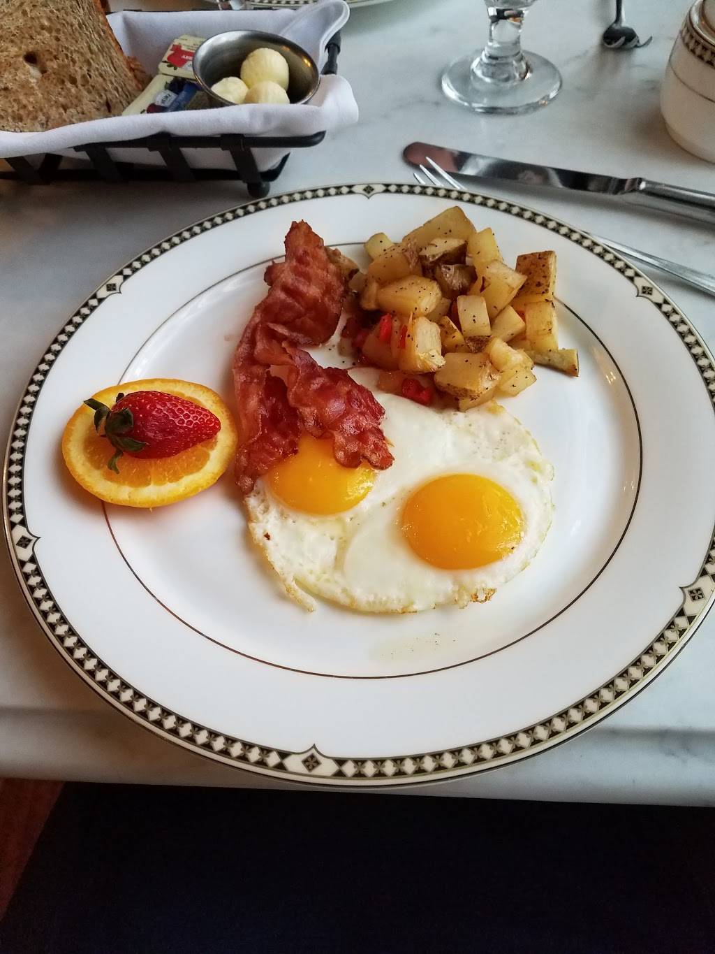 Treaty of Paris Restaurant | restaurant | 16 Church Cir, Annapolis, MD 21401, USA | 4102166340 OR +1 410-216-6340