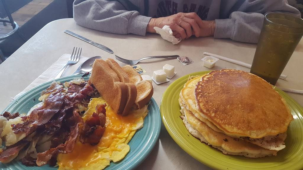 Adeles Restaurant | restaurant | 509 Snyder Rd, Salem, OH 44460, USA | 3303376464 OR +1 330-337-6464