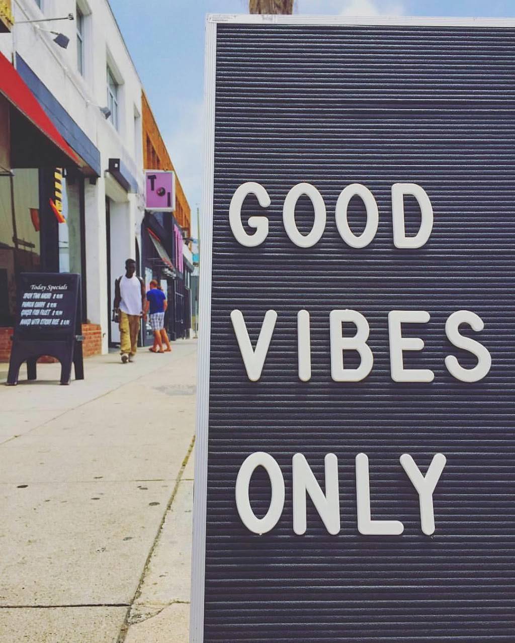 Lifehouse Tonics + Elixirs | restaurant | 7515 Sunset Blvd, Los Angeles, CA 90046, USA | 3233785691 OR +1 323-378-5691