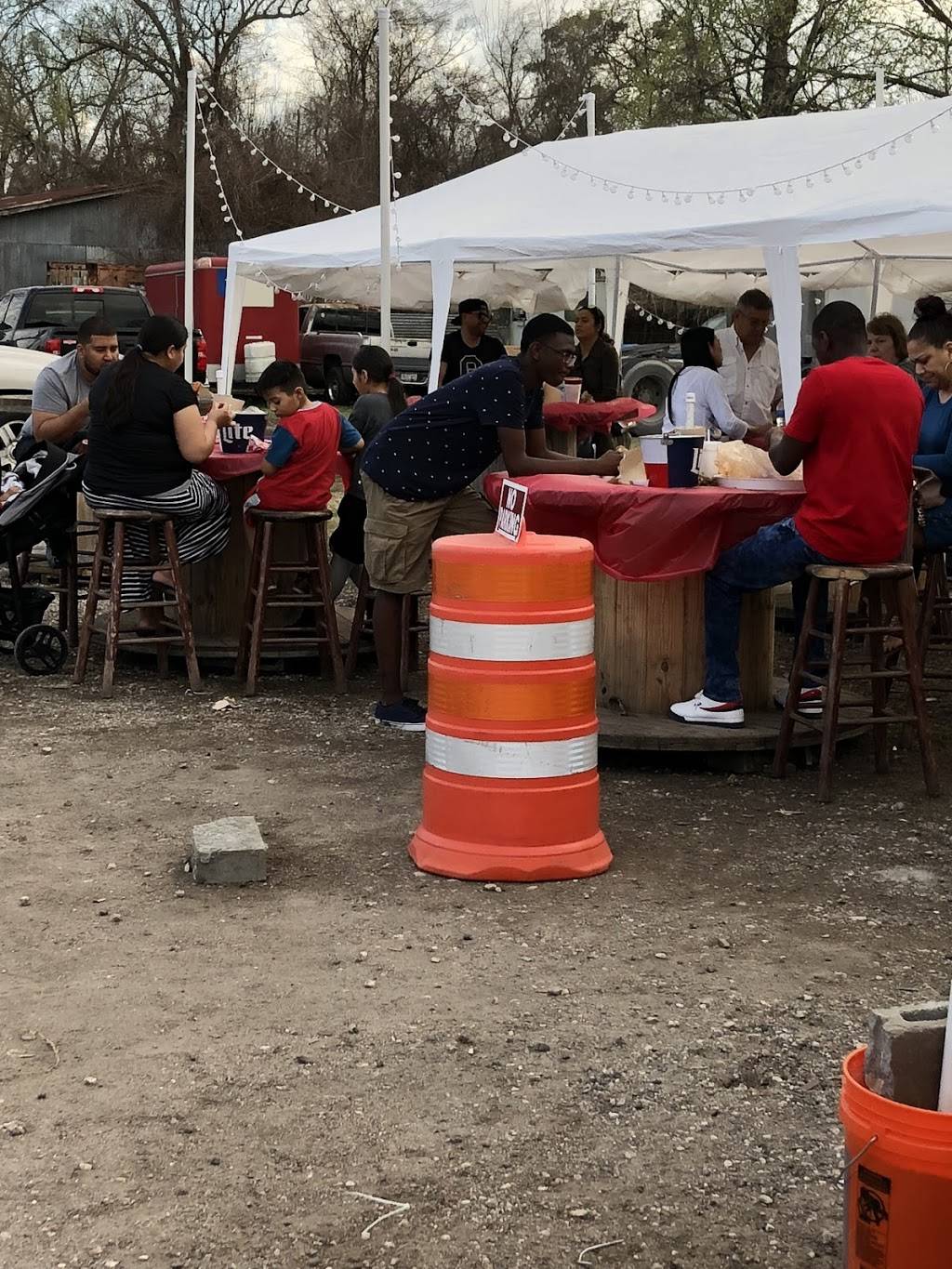 Craven Crawfish | restaurant | 7957 C E King Pkwy, Houston, TX 77044, USA | 8324867955 OR +1 832-486-7955