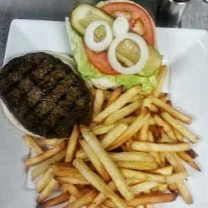 The Rose & Crown | restaurant | 36 Ontario Rd, Mitchell, ON N0K 1N0, Canada | 5193489838 OR +1 519-348-9838