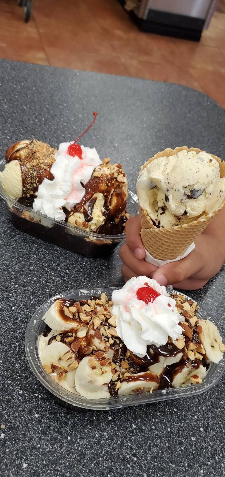 Braums Ice Cream & Burger Restaurant | restaurant | 2509 8th Ave, Fort Worth, TX 76110, USA | 8179265558 OR +1 817-926-5558