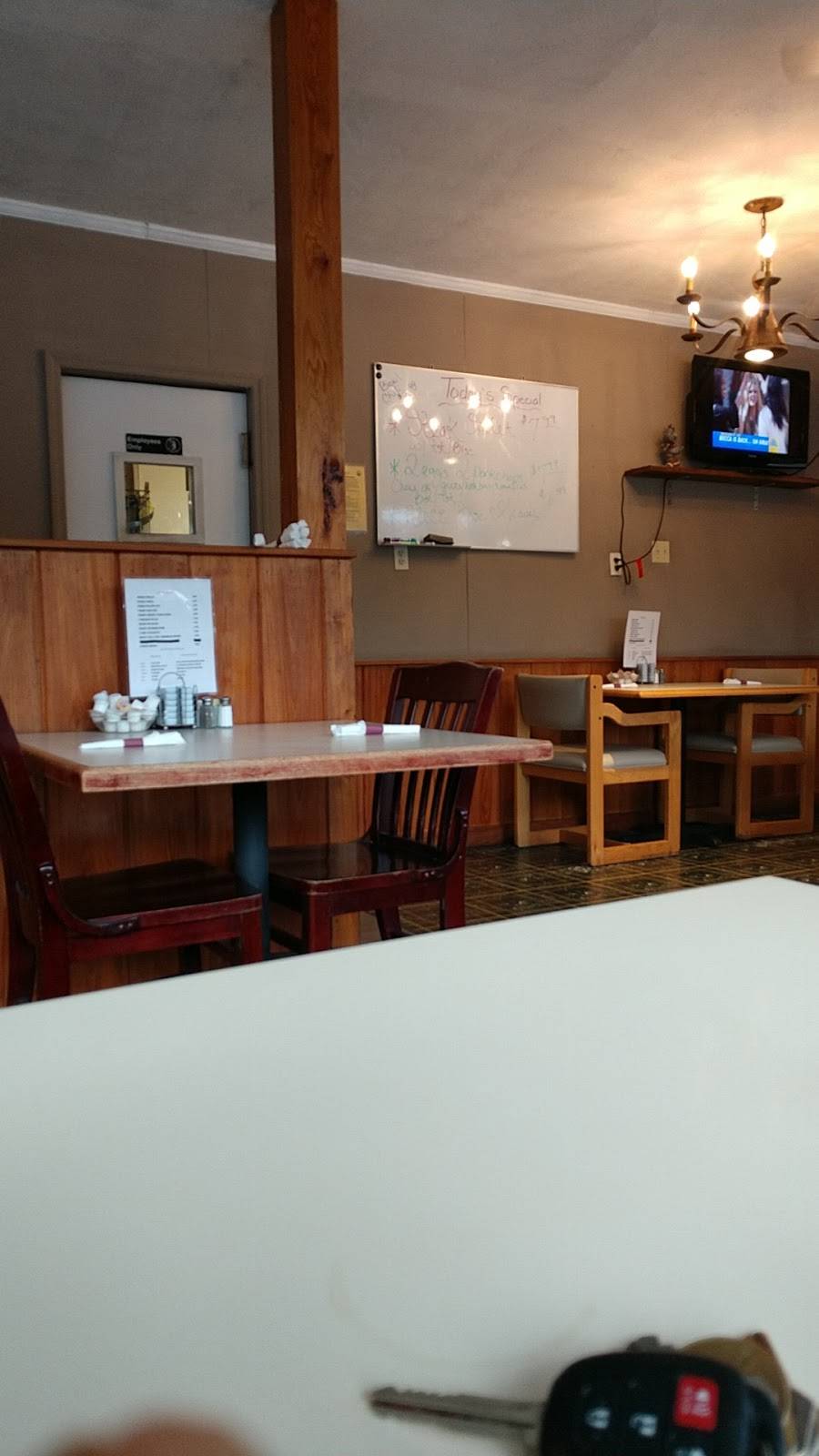 Julies Diner | restaurant | 157 Hathaway Ave, Bronson, FL 32621, USA | 3524869037 OR +1 352-486-9037