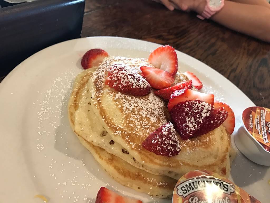 The Living Room | restaurant | 5900 El Cajon Blvd, San Diego, CA 92115, USA | 6192868434 OR +1 619-286-8434