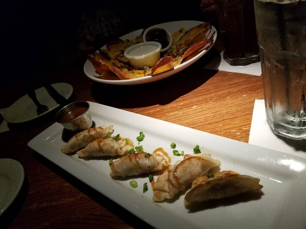 Nick & Jakes Parkville | restaurant | 6325 Lewis St #110, Parkville, MO 64152, USA | 8165848535 OR +1 816-584-8535