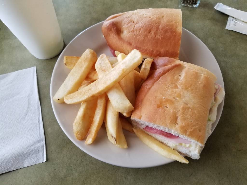 The Grinders & Spaghetti House | restaurant | 2171 Kimberly Rd, Bettendorf, IA 52722, USA | 5633551722 OR +1 563-355-1722