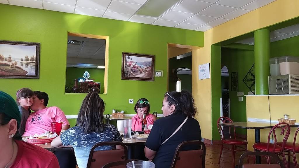 Mendoza Cafe | restaurant | 680 TX-16, Bandera, TX 78003, USA | 8307969332 OR +1 830-796-9332