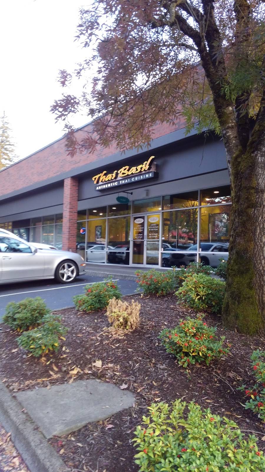 Thai Basil | restaurant | 6328 Meadows Rd, Lake Oswego, OR 97035, USA | 5036018424 OR +1 503-601-8424