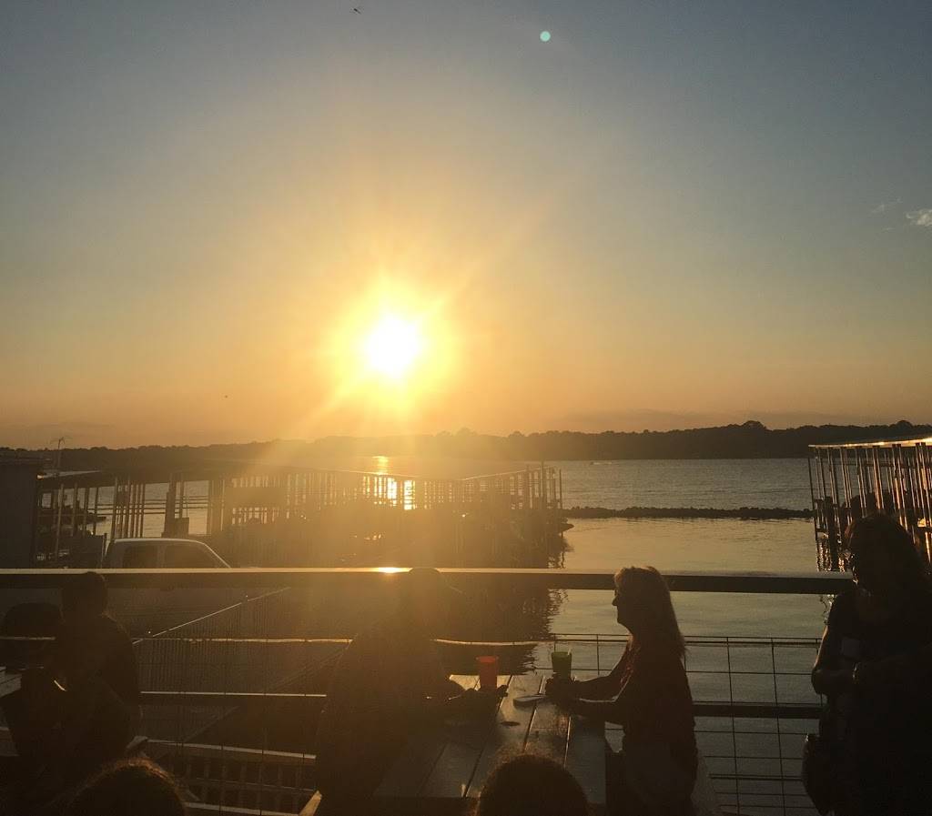 Sammys on the Lake | restaurant | 6680 Peden Rd, Fort Worth, TX 76179, USA | 6828411122 OR +1 682-841-1122