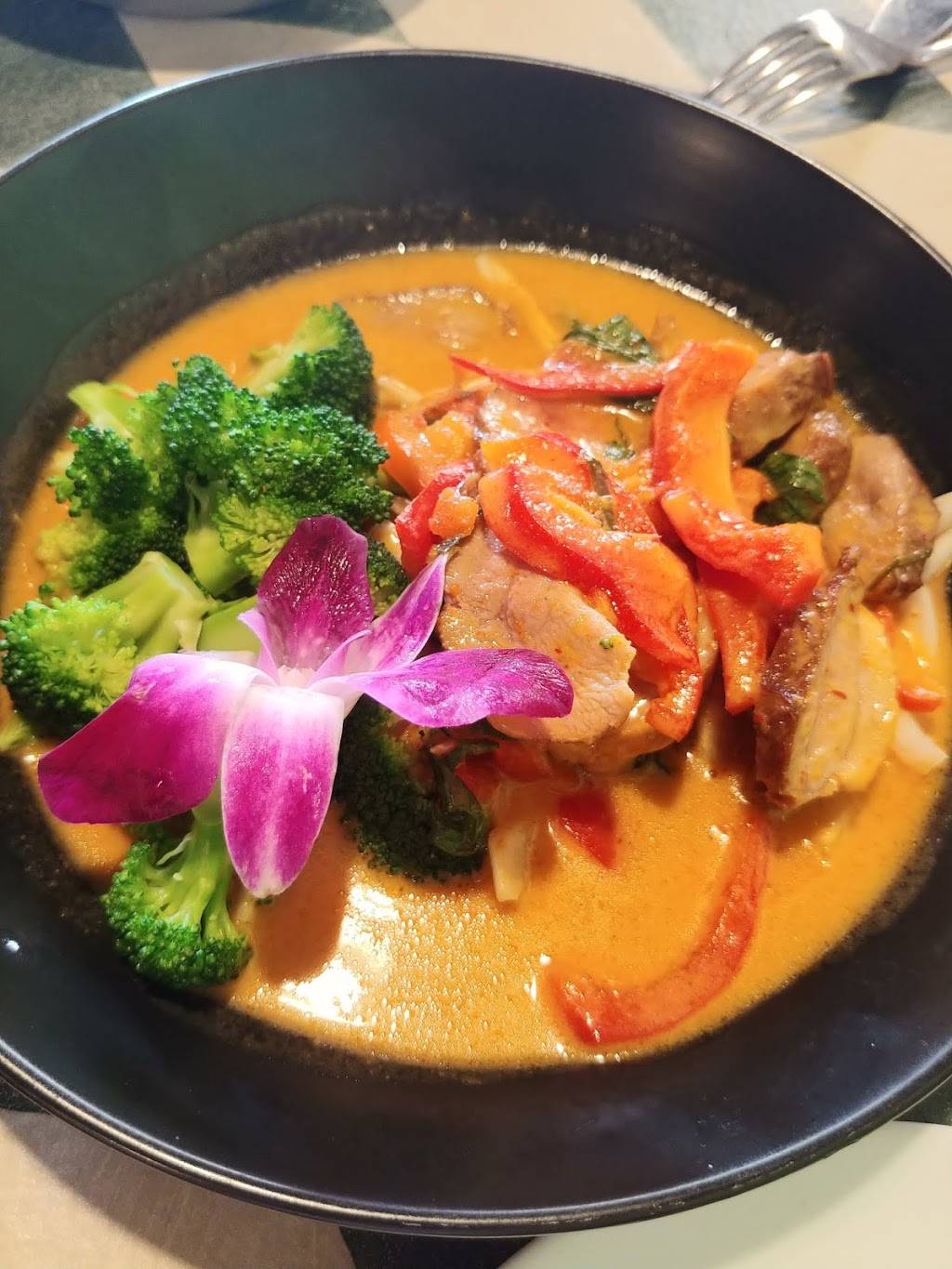 Bangkok 54 | restaurant | 6118-B Farrington Rd, Chapel Hill, NC 27517, USA | 9194035800 OR +1 919-403-5800