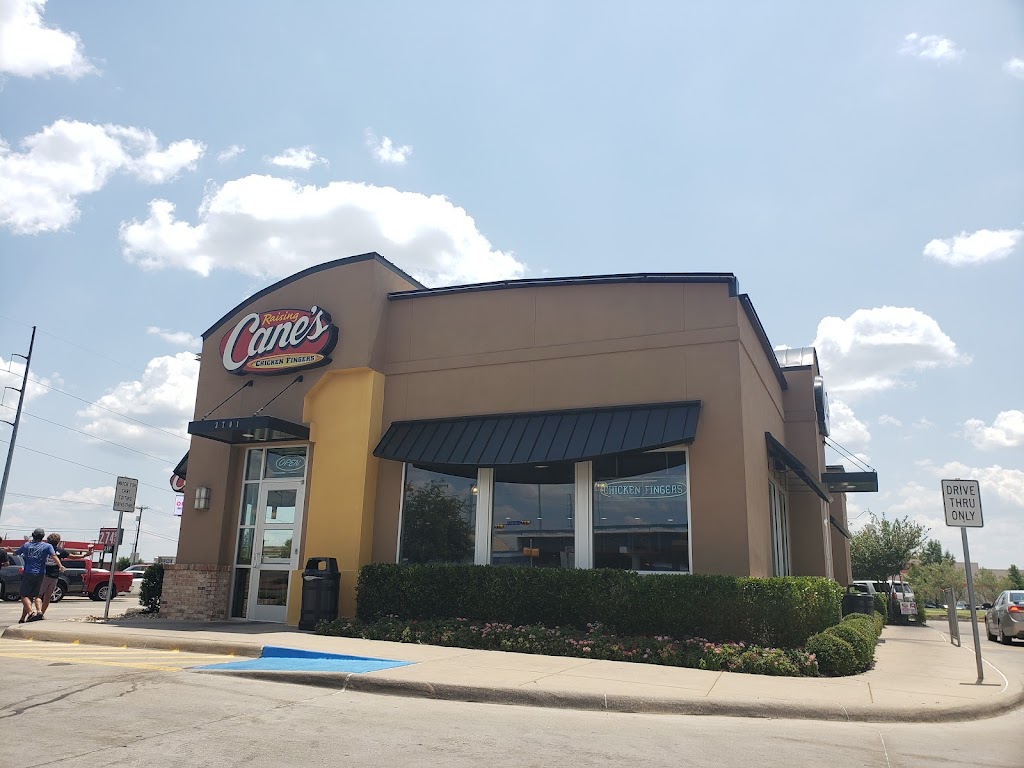 Raising Canes Chicken Fingers | restaurant | 3701 Kell E Blvd, Wichita Falls, TX 76308, USA | 9406920388 OR +1 940-692-0388