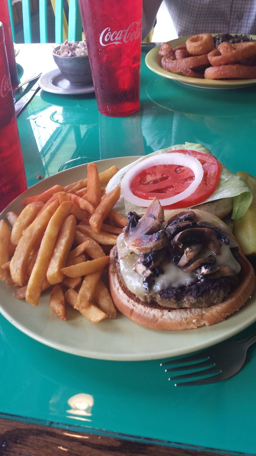 Lakeside Stone Grill | restaurant | 901 N Lakeshore Blvd, Tavares, FL 32778, USA | 3527421712 OR +1 352-742-1712