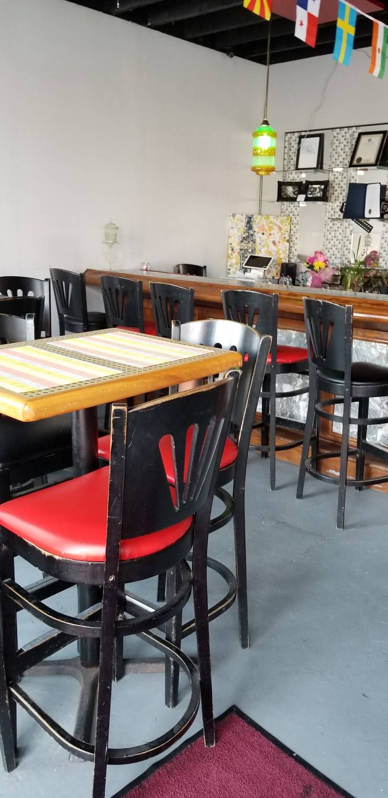 Flambeaus Live | restaurant | 2308 Market St, Youngstown, OH 44507, USA | 3309537822 OR +1 330-953-7822