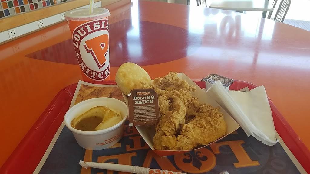 Popeyes Louisiana Kitchen | restaurant | 8120 E R L Thornton Fwy, Dallas, TX 75228, USA | 2143812538 OR +1 214-381-2538