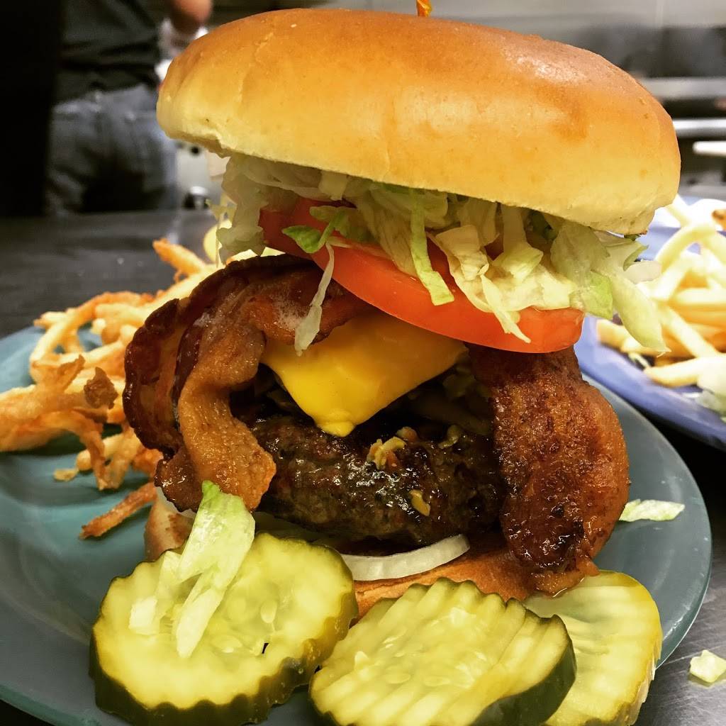 Swingbellys | restaurant | 3101 East, US-12, Michigan City, IN 46360, USA | 2198745718 OR +1 219-874-5718