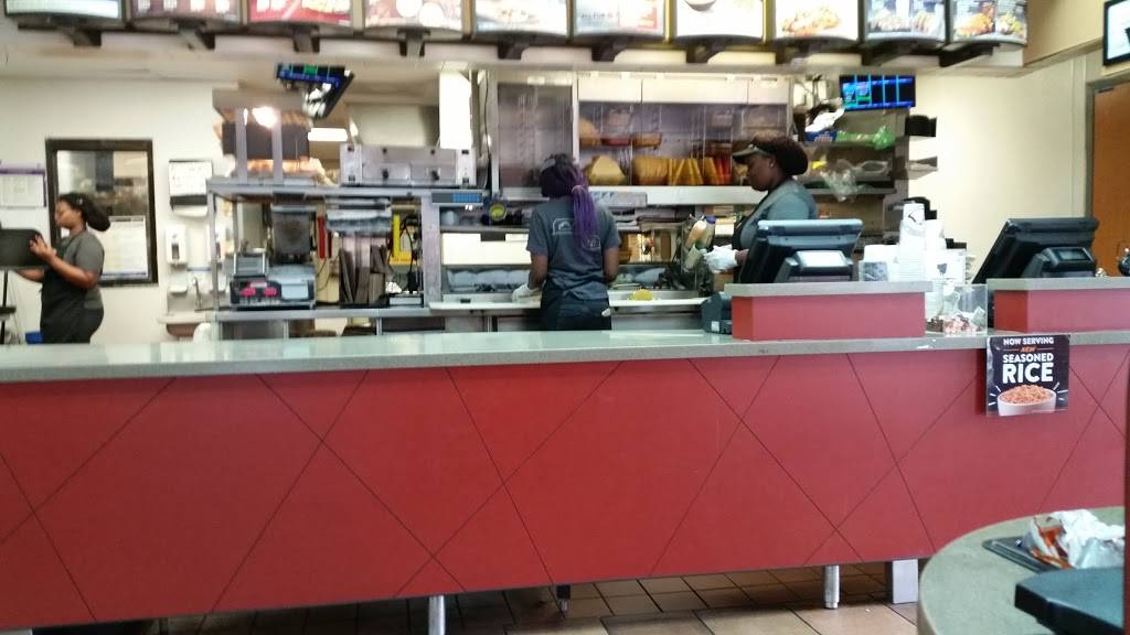 Taco Bell | meal takeaway | 1800 E Woodlawn Rd, Charlotte, NC 28209, USA | 7045227604 OR +1 704-522-7604