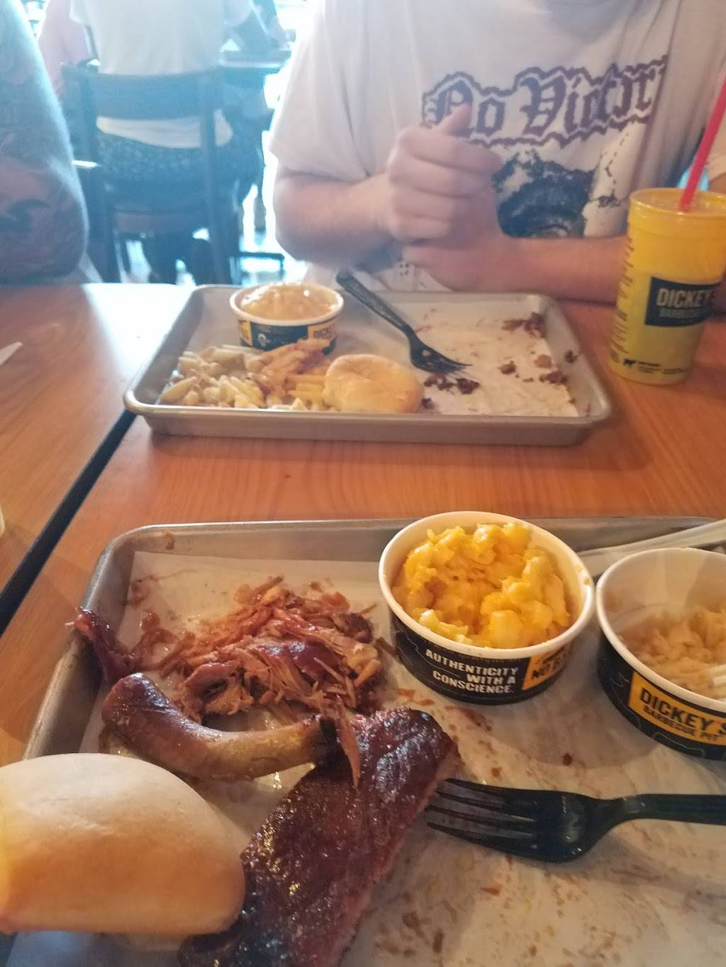 Dickeys Barbecue Pit | restaurant | 305 Rockaway Turnpike, Lawrence, NY 11559, USA | 5162392410 OR +1 516-239-2410