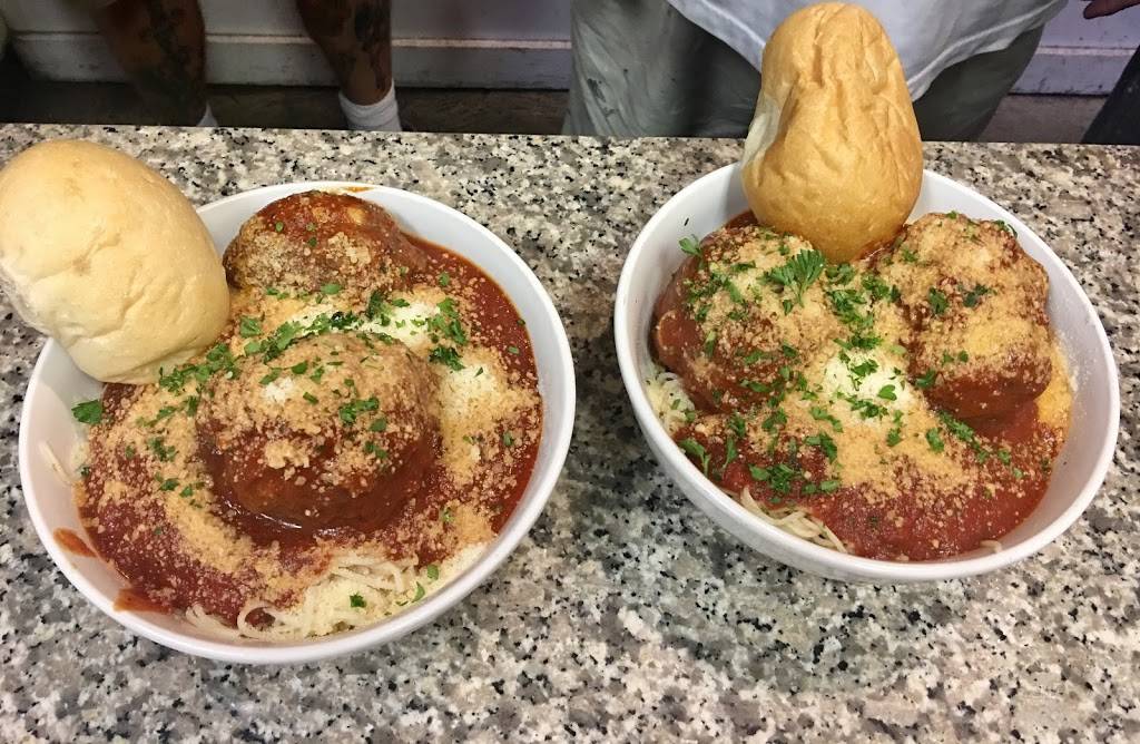 Weltys Deli and Catering | restaurant | 336 Camp St, New Orleans, LA 70130, USA | 5045920223 OR +1 504-592-0223