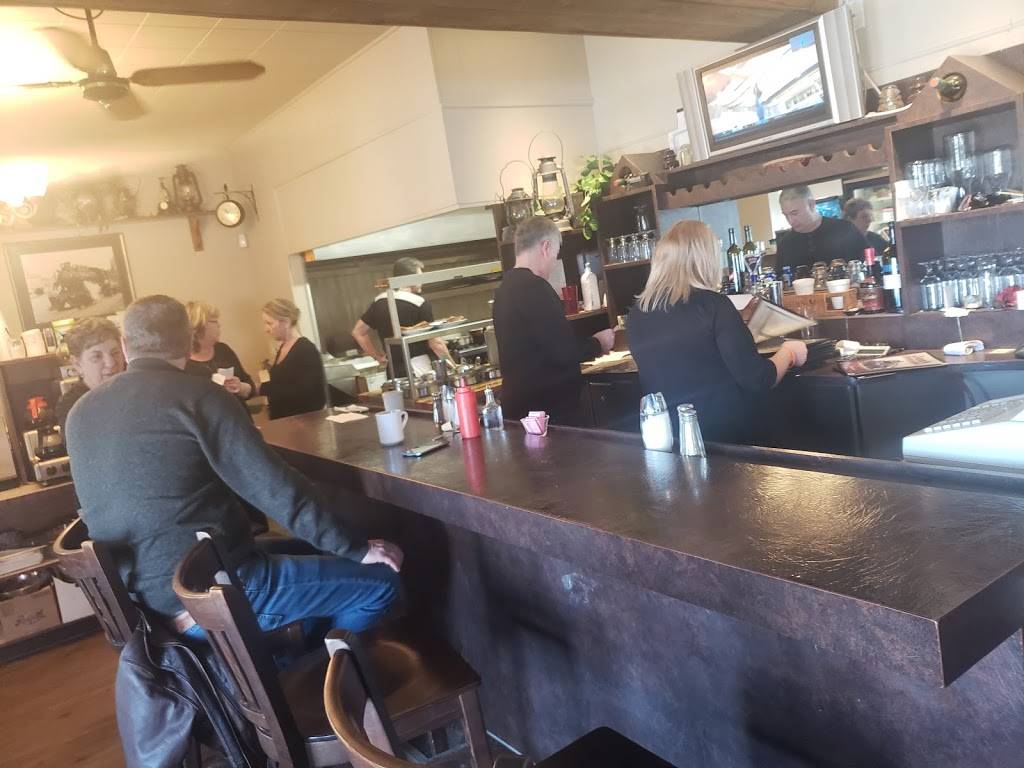 Jons Restaurant | restaurant | 130 Perth St, Brockville, ON K6V 5E3, Canada | 6133429521 OR +1 613-342-9521