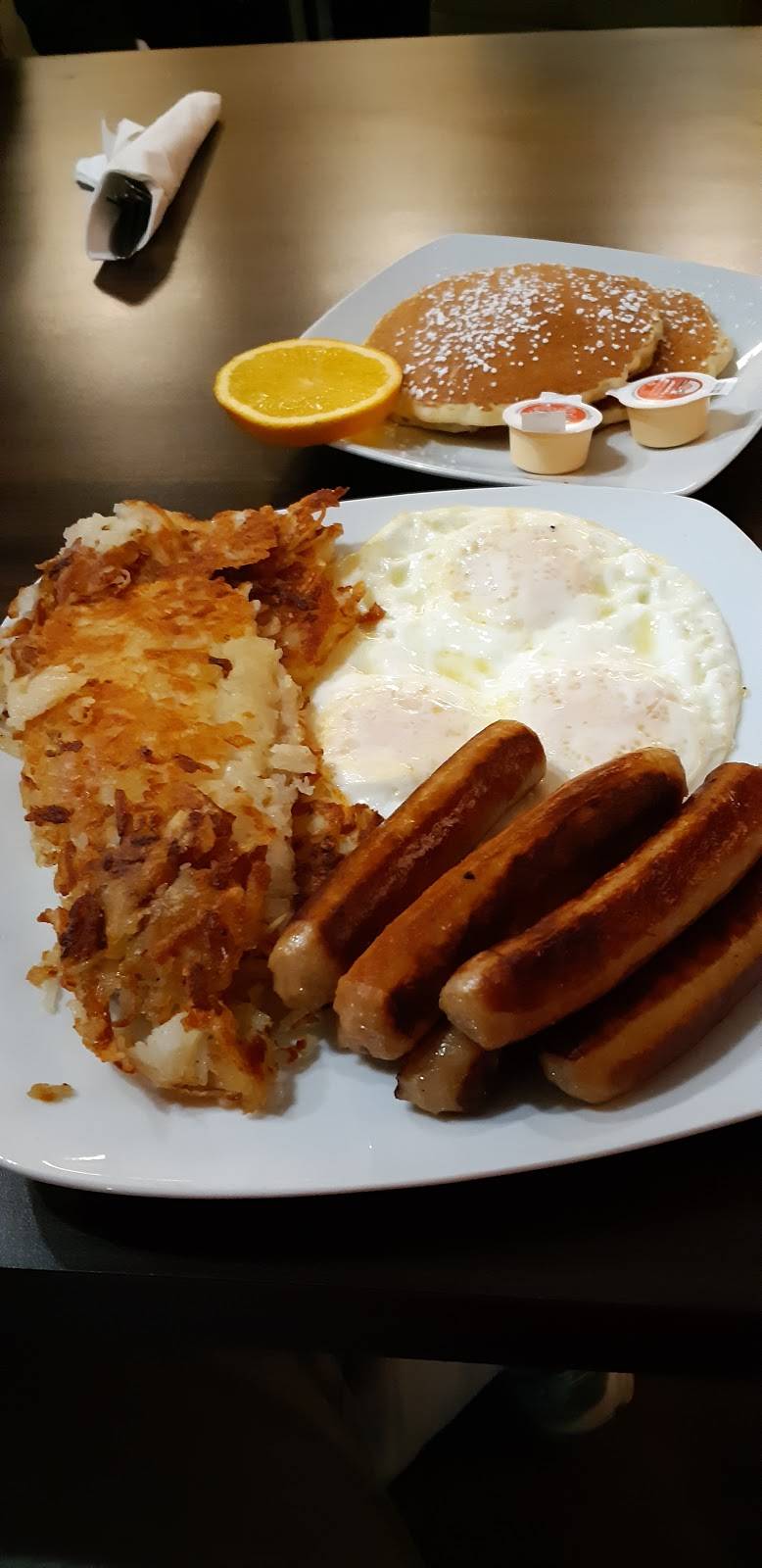 L.A. Town Grill | restaurant | 5975 Malden Rd #5, Windsor, ON N9H 1S7, Canada | 5192508383 OR +1 519-250-8383