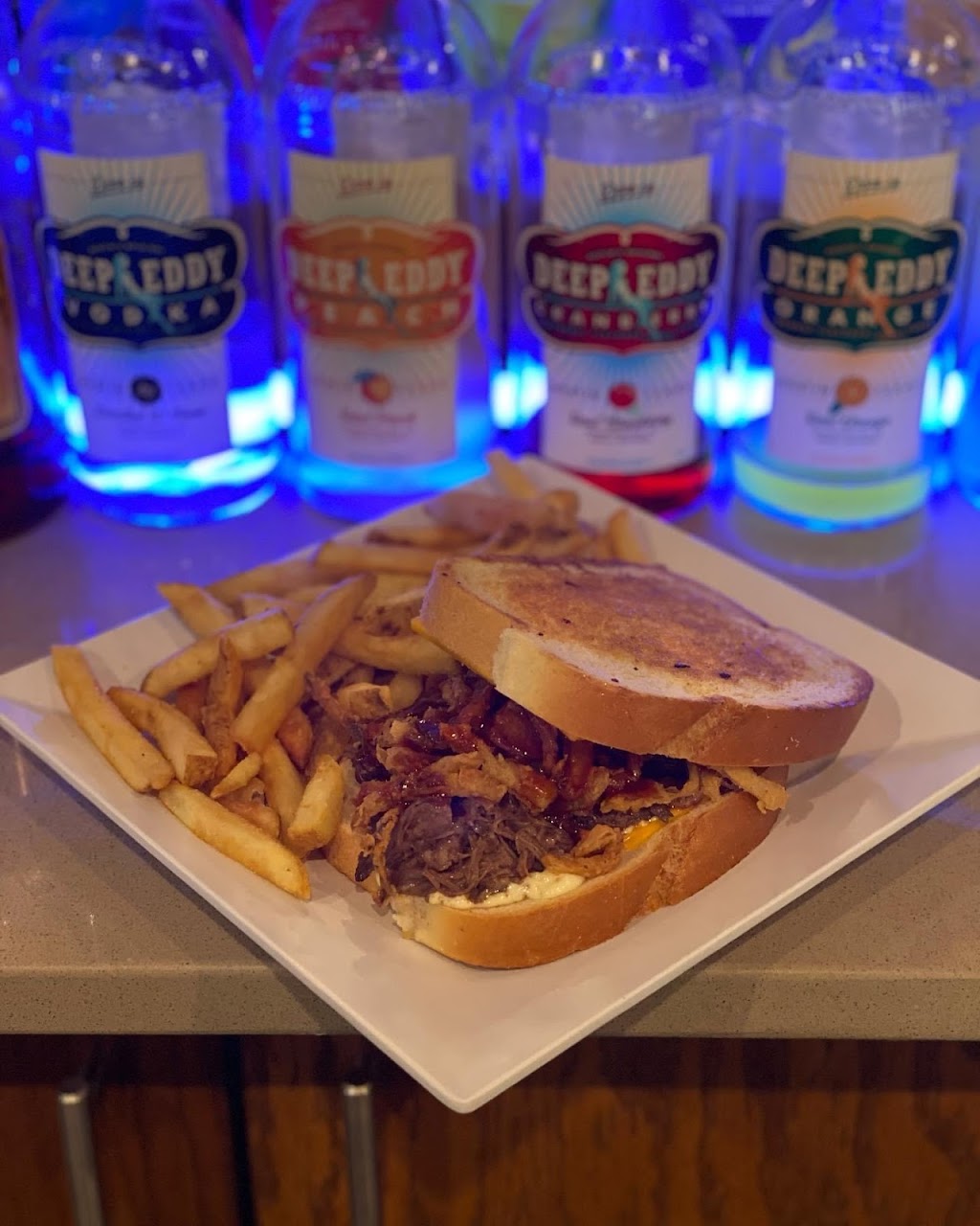 Johnnys Tavern | restaurant | 15309 NW Brink Meyer Rd, Parkville, MO 64152, USA | 8163017979 OR +1 816-301-7979